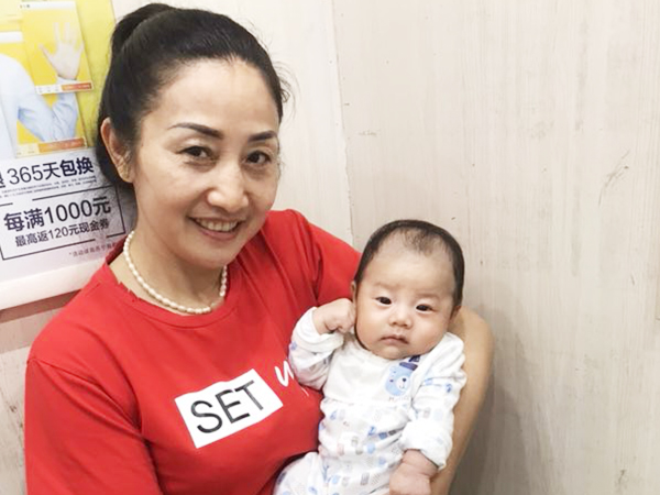 阿托母嬰月嫂甘阿姨很有責(zé)任心，我很放心